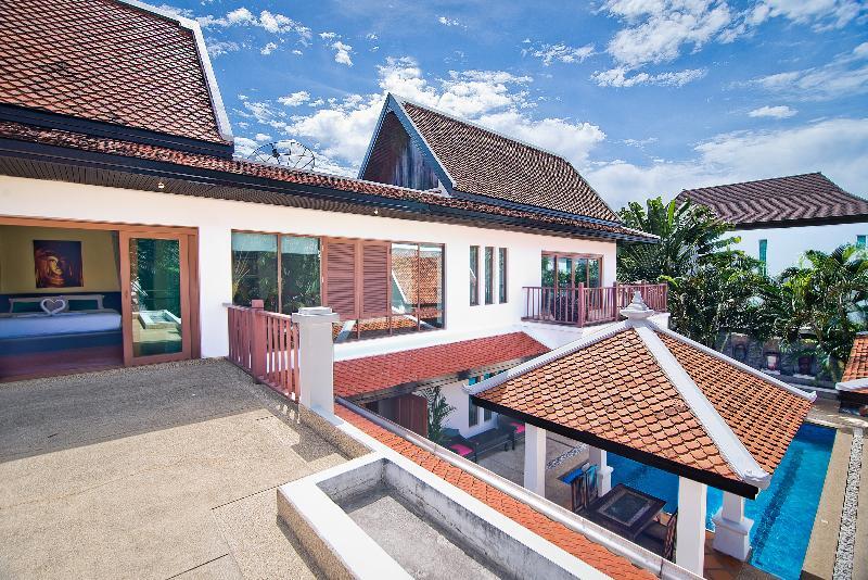 Вилла с 5 комнатами с балконом в Tropicana Pool Villa