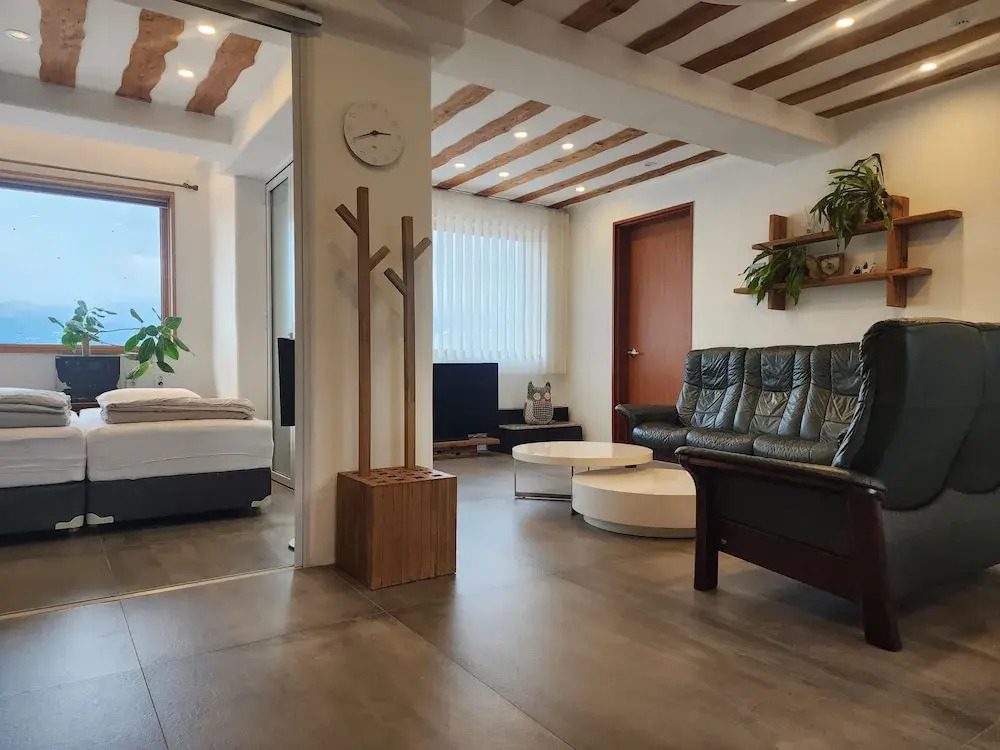 三房三重庭院式別墅