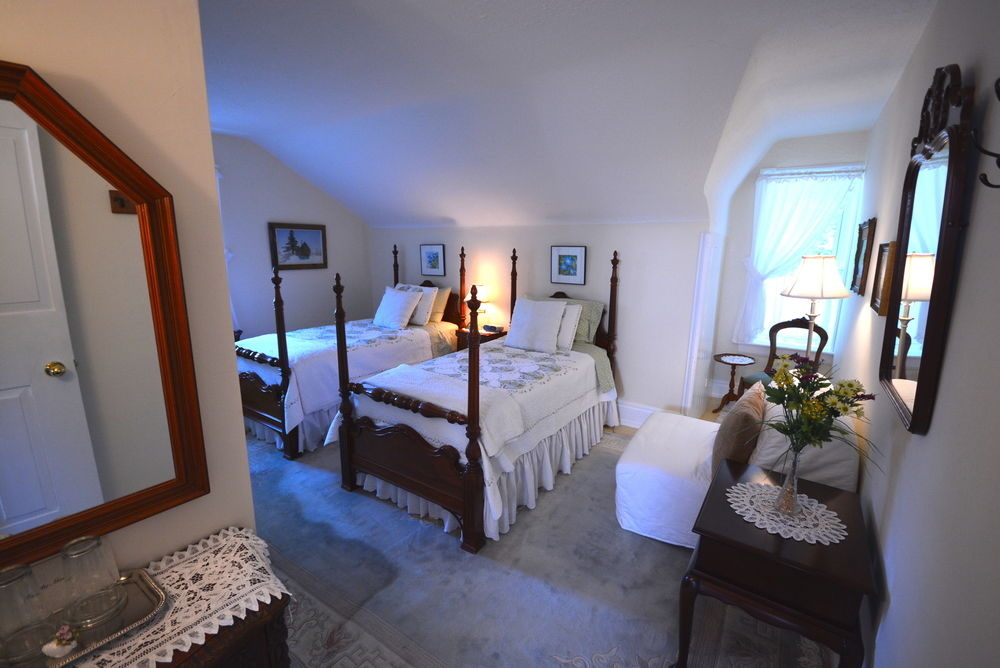 1842 Bed & Breakfast — 5