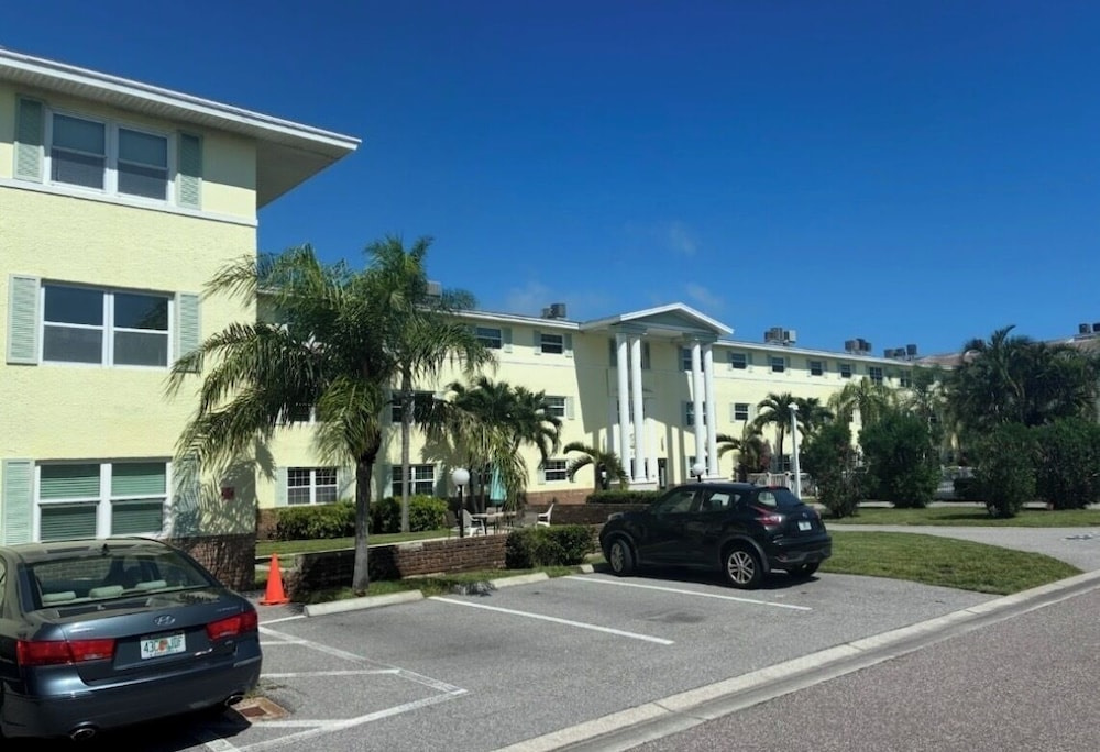2 BR 2 BA Condo