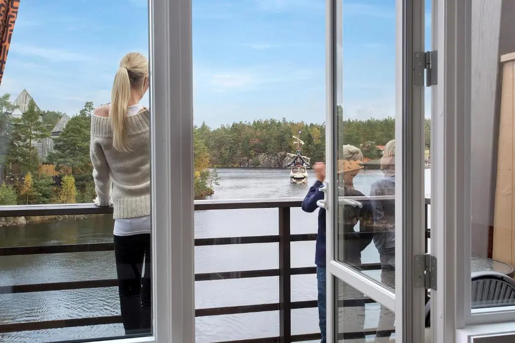 Standard Double room with balcony (full double bed)