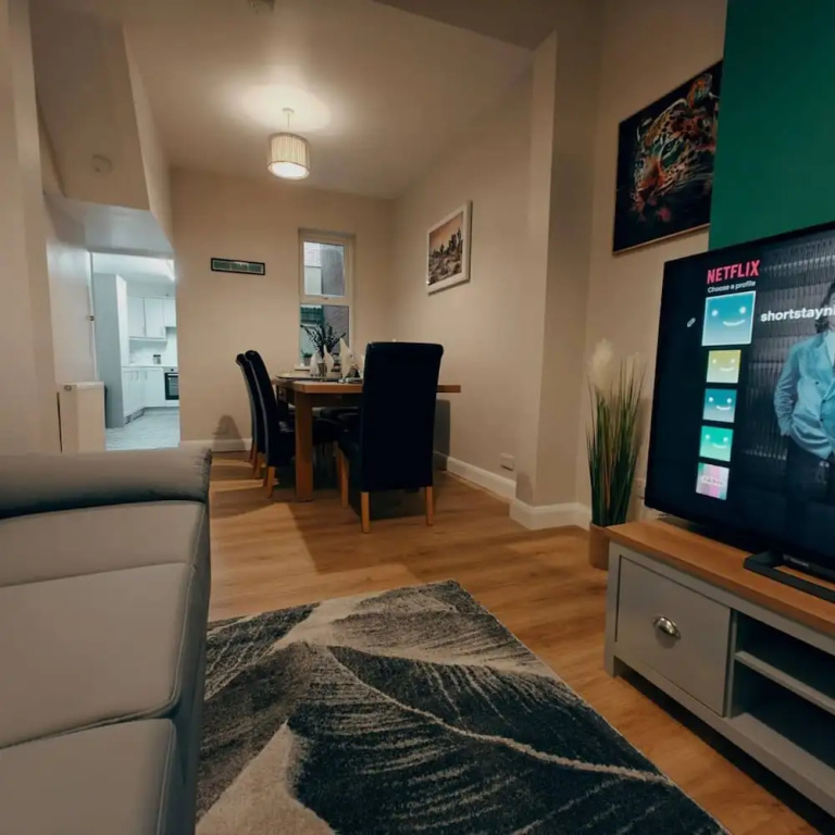 3br Ormeau Chic House