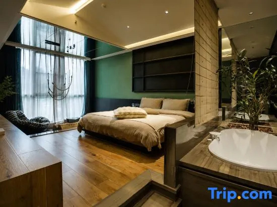 Deluxe Double room (full double bed)