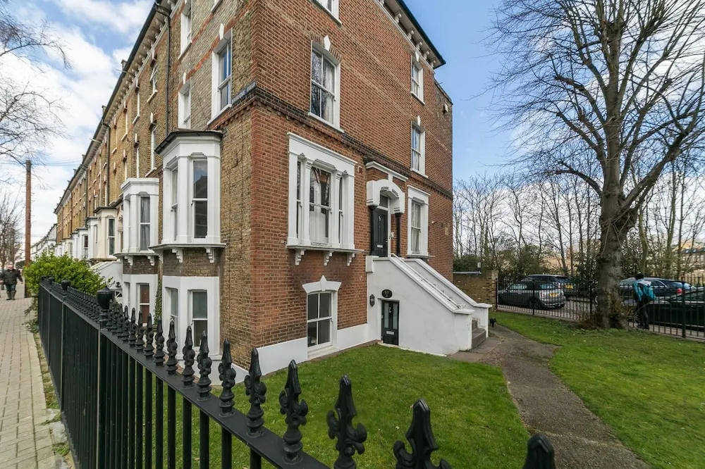 NEW Charming 2BD Basement Flat Heart of Battersea