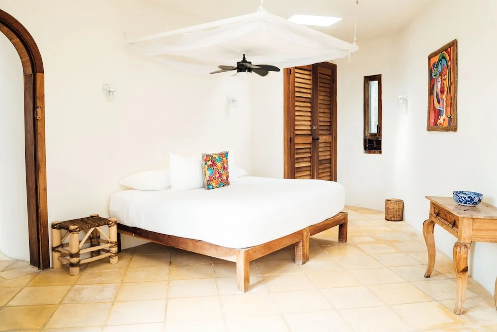 Standard room with pool view