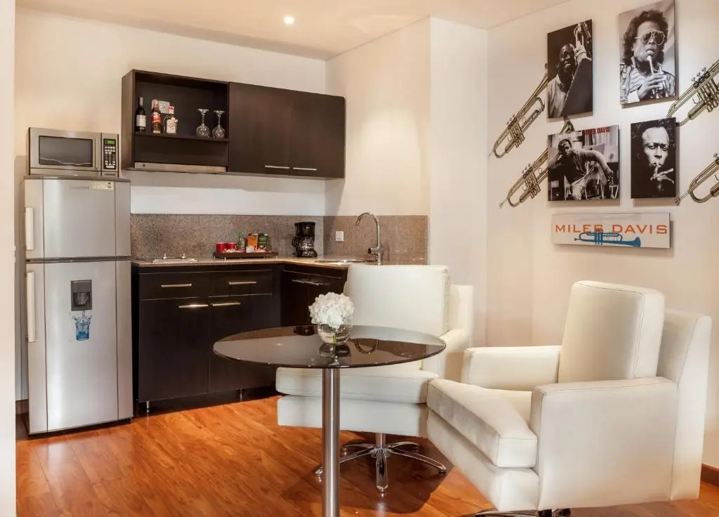 Suite with city view