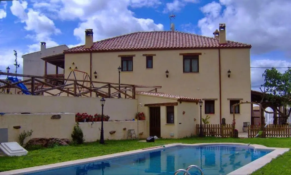 2 Bedrooms Cottage