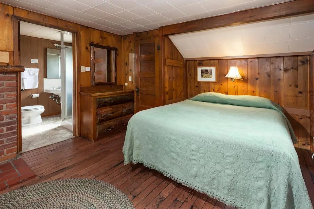 Standard Family room with mountain view