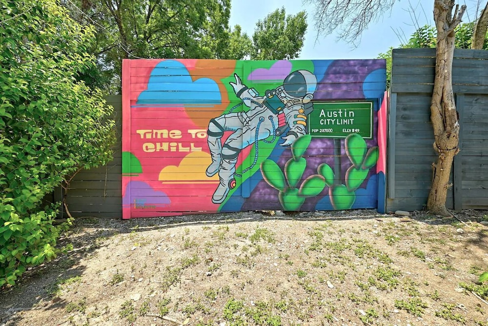 Modern 3BR Home in Vibrant Austin Pool