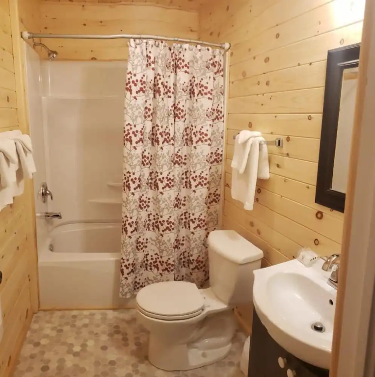 3 Bedrooms Cottage with lake view