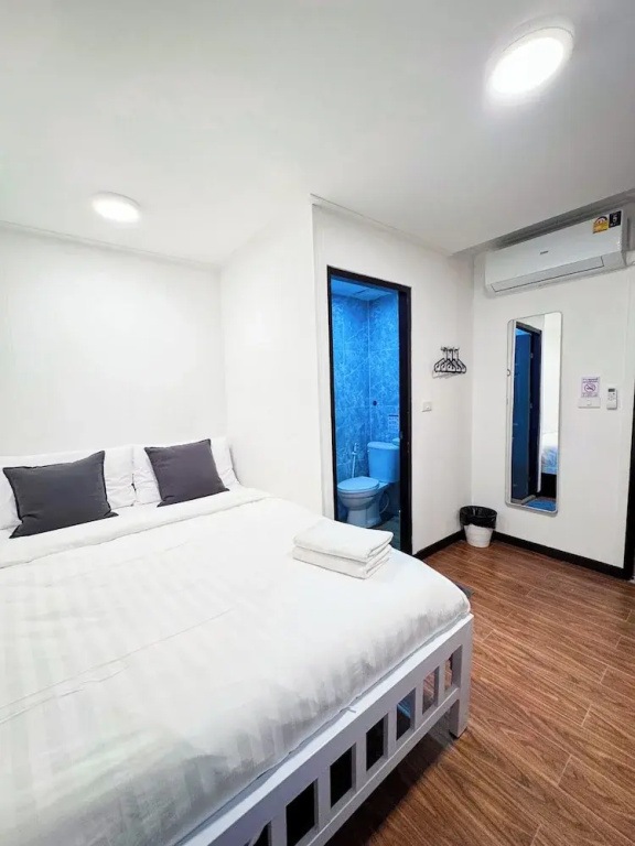 Economy Double room (full double bed)
