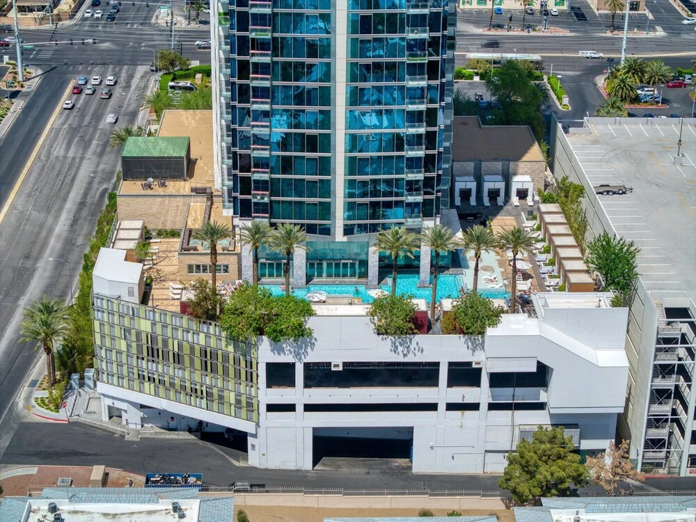 Incredible Views 51st Floor High-rise Studio -balcony