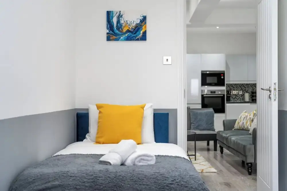 1 Bed Flat - Sleeps 3 - Parking - Wifi