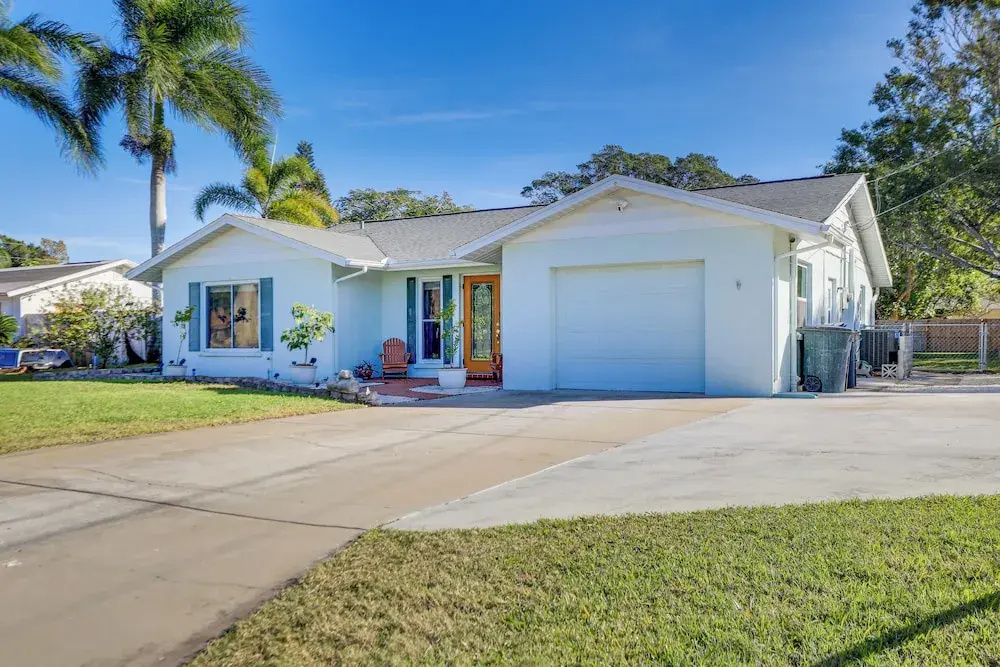 Pet-friendly Home w/ Heated Pool in Bradenton