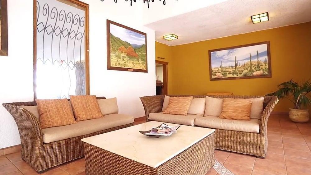 Hotel Misión Santa Maria San Quintín by null