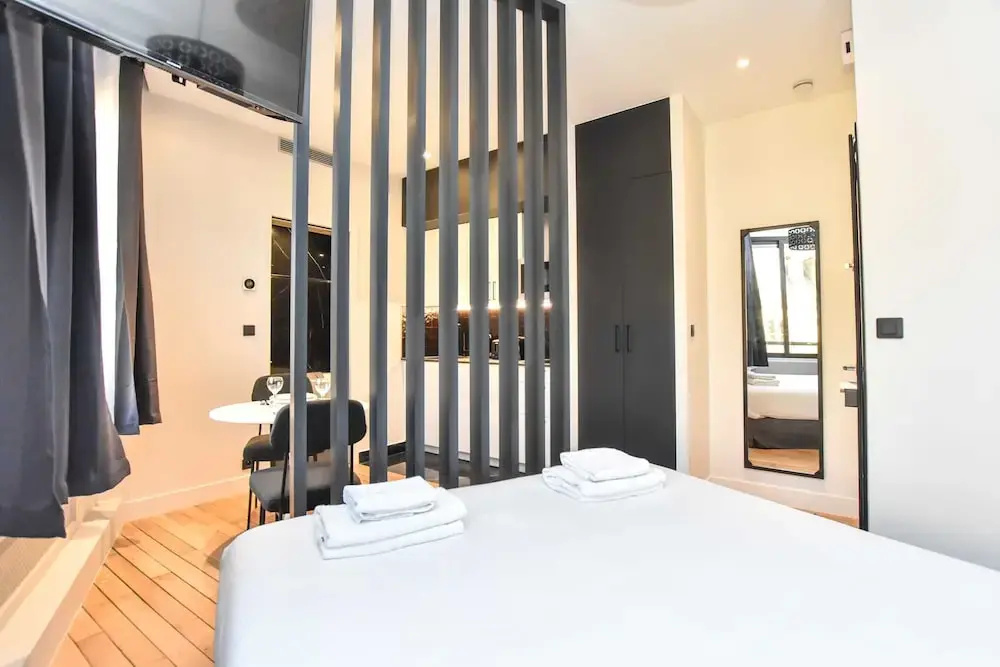 Chic Studio w/ Jacuzzi - 2P - Near Palais Garnier — фото