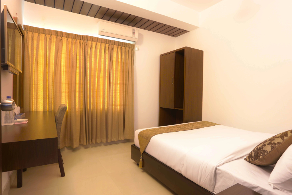 Deluxe Double room (full double bed)