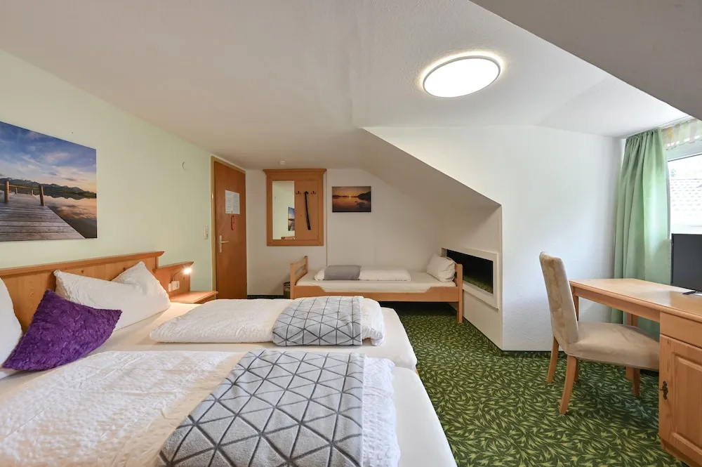 Economy room