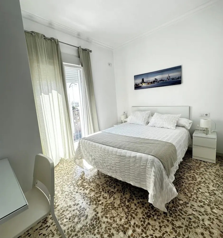 Standard Double room with city view (full double bed)
