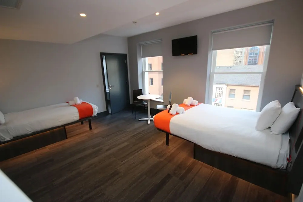 Standard Triple room
