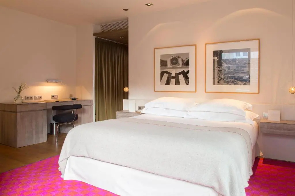Deluxe Double room (full double bed)
