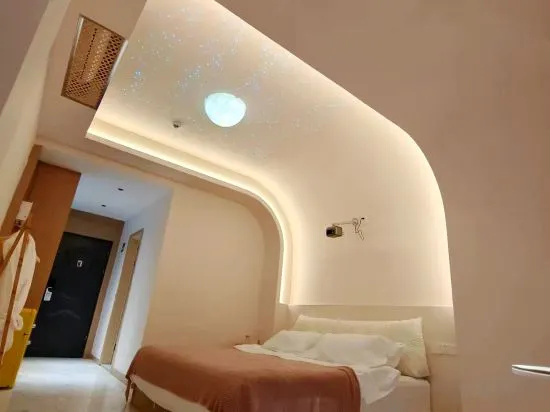 Sanya Lin Intelligent Pool Beauty Hotel (Yalong Bay Tropical Paradise Forest Park) in Sanya