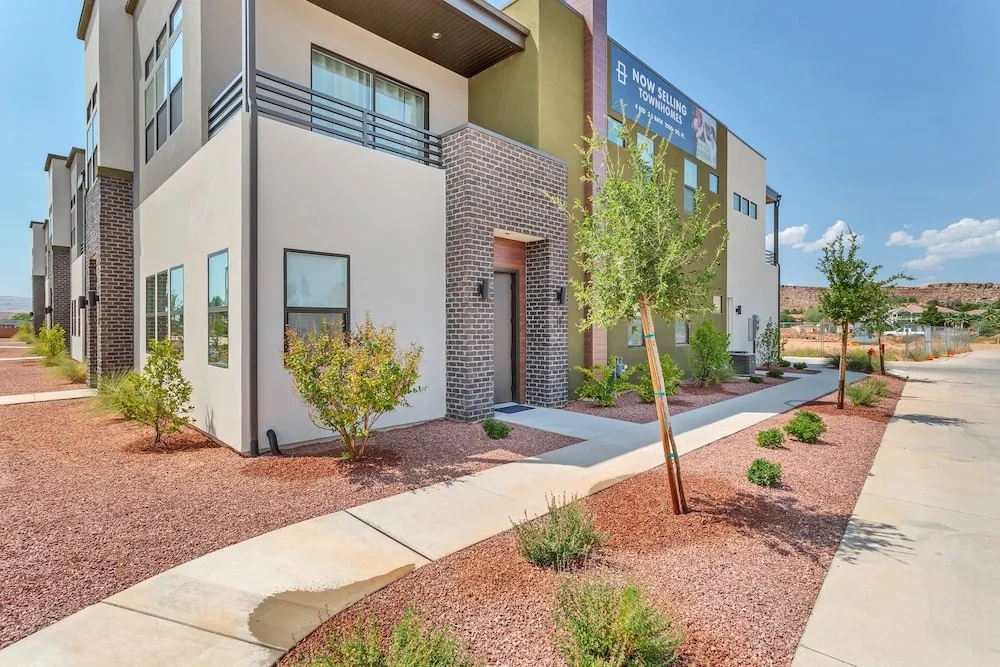 #15 At Bloomington Country Club 4 Bedroom Townhouse by RedAwning