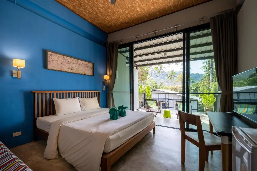 Stage Double room with balcony (full double bed)