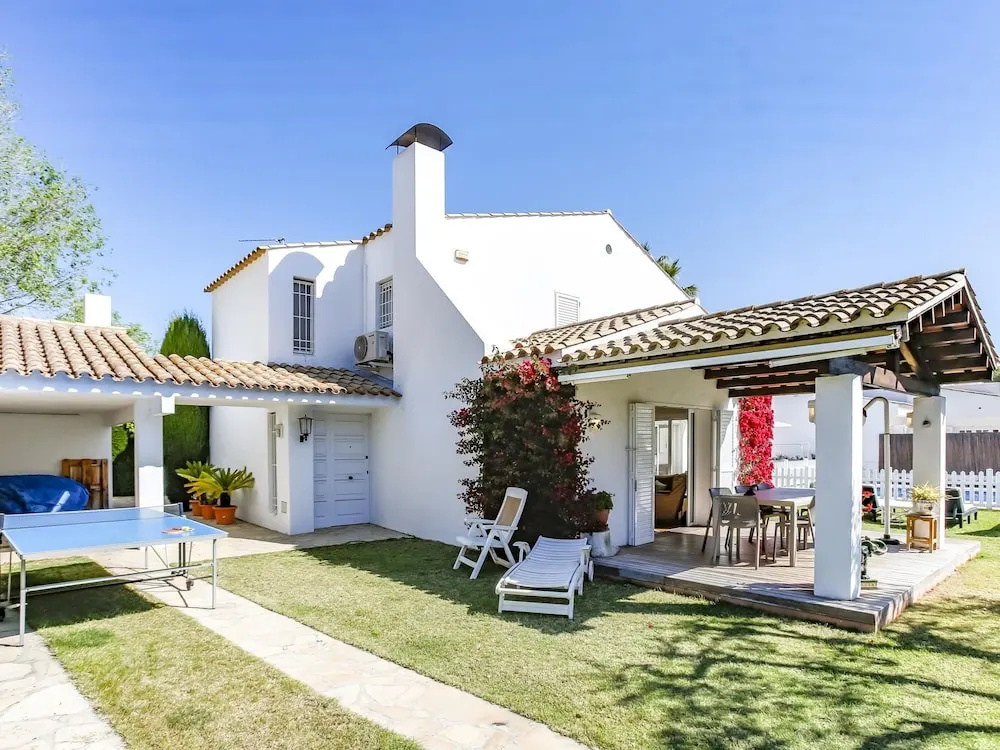 Casa Independiente con Jard n y Piscina Privada