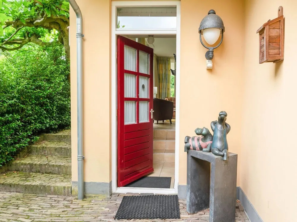 Picturesque Holiday Home in Oldenzaal With Jacuzzi