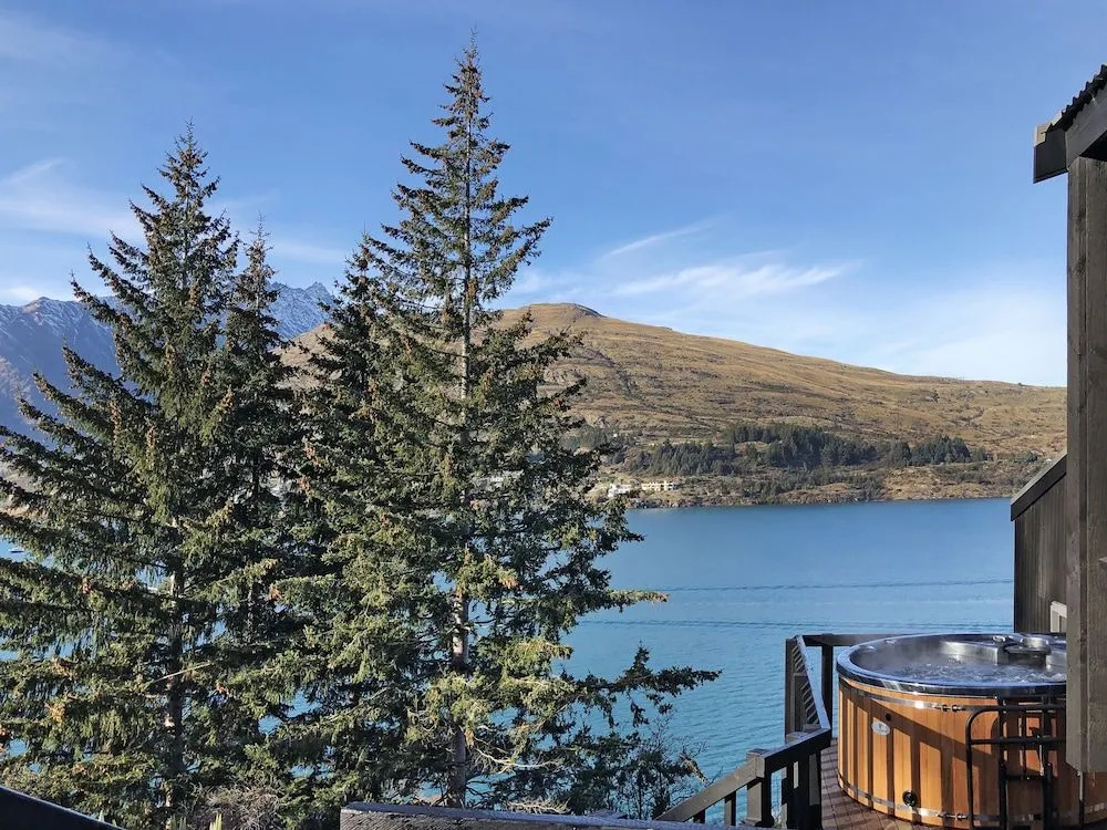 Queenstown Lakefront Dream