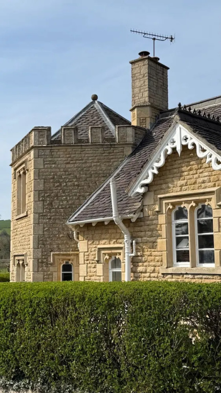 House Sleeps 8 With Enclosed Garden