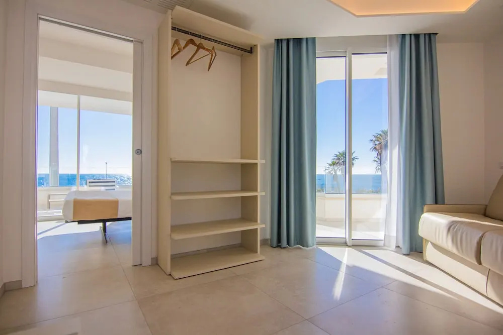 Standard Family room with sea view