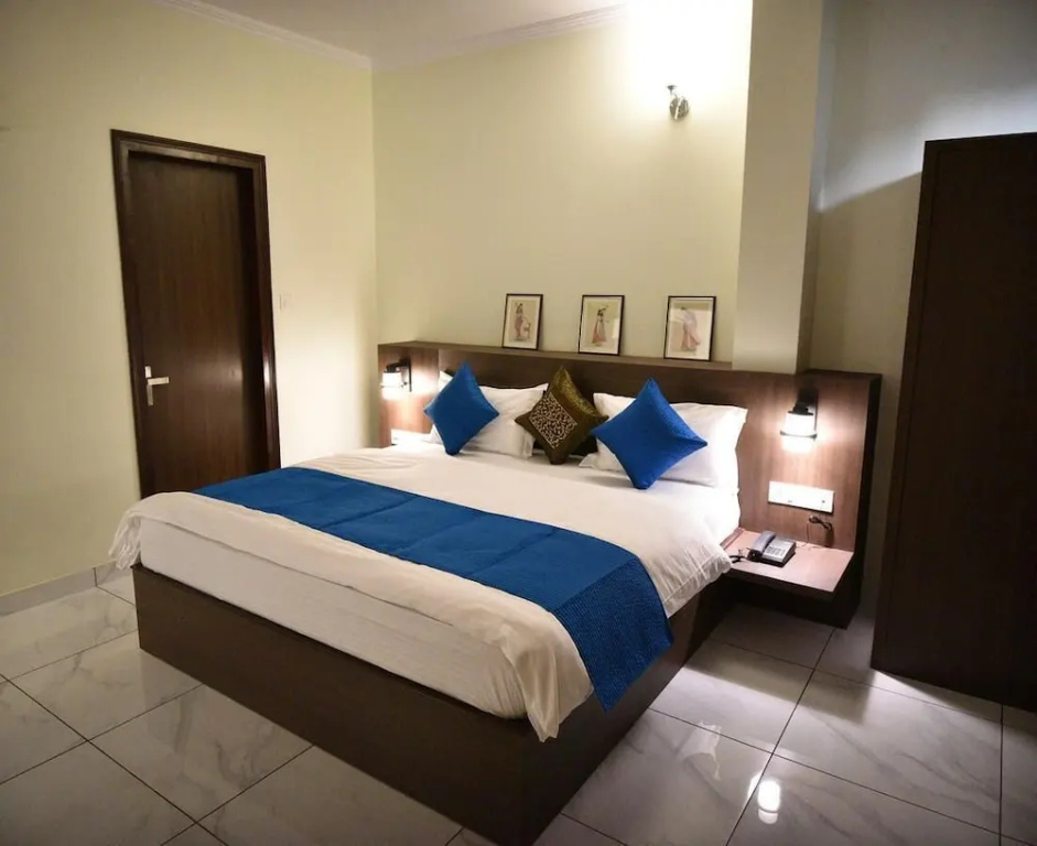 Standard Double room (full double bed)