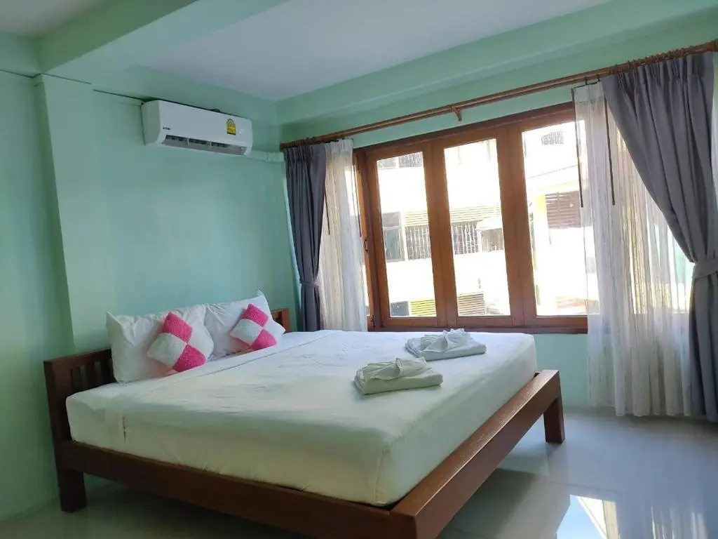 Deluxe Double room (full double bed)