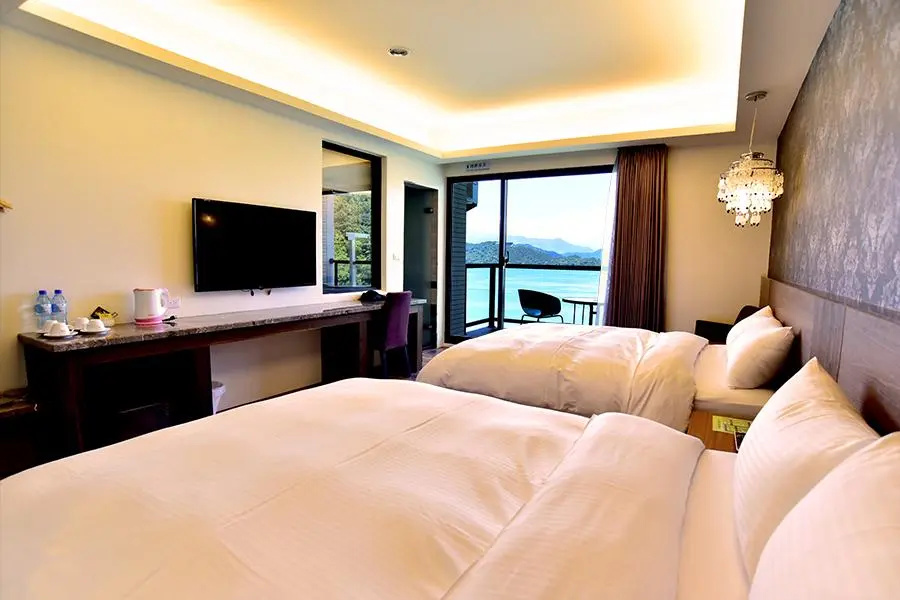 Standard Quadruple room with lake view