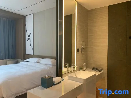 Deluxe Double room (full double bed)