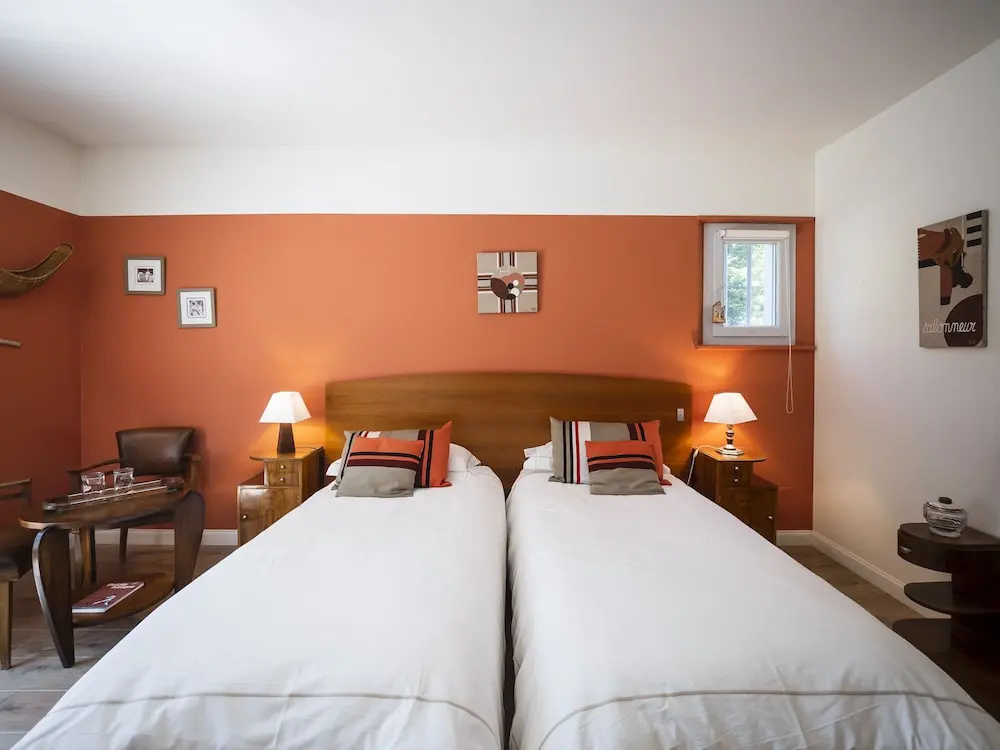 1 Bedroom Comfort Double Basement room (full double bed)