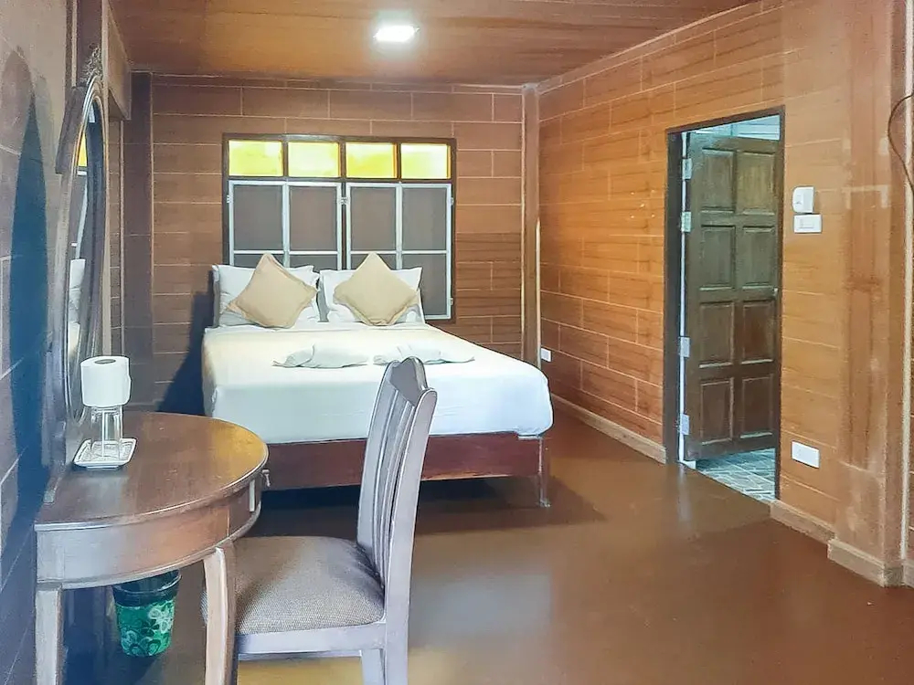 Double Cottage with river view full double bed