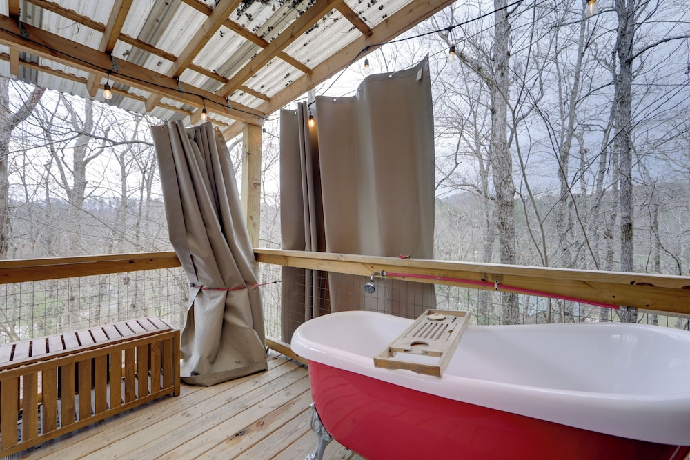Soaking Tub, Mtn Views: Cosby Creek Cabin By Gsmnp
