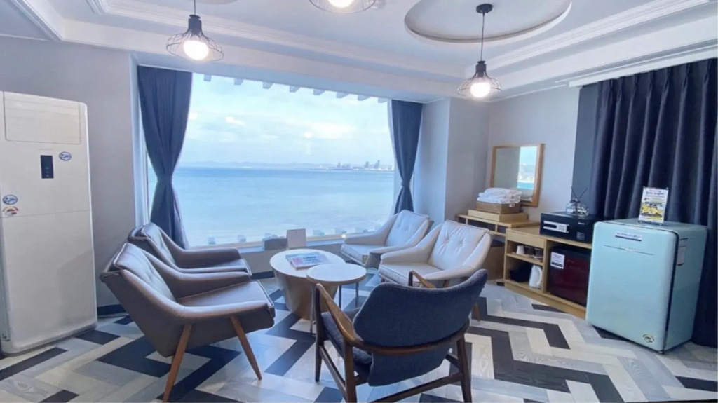 Suite with ocean view