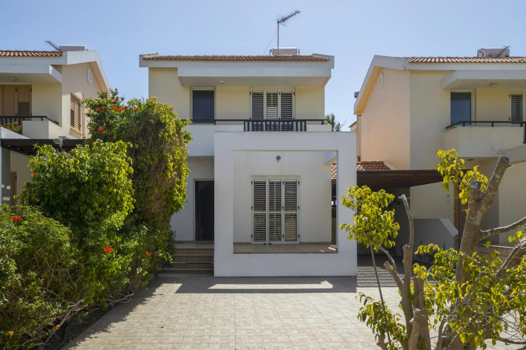 Beachfront Villa Meneou 5
