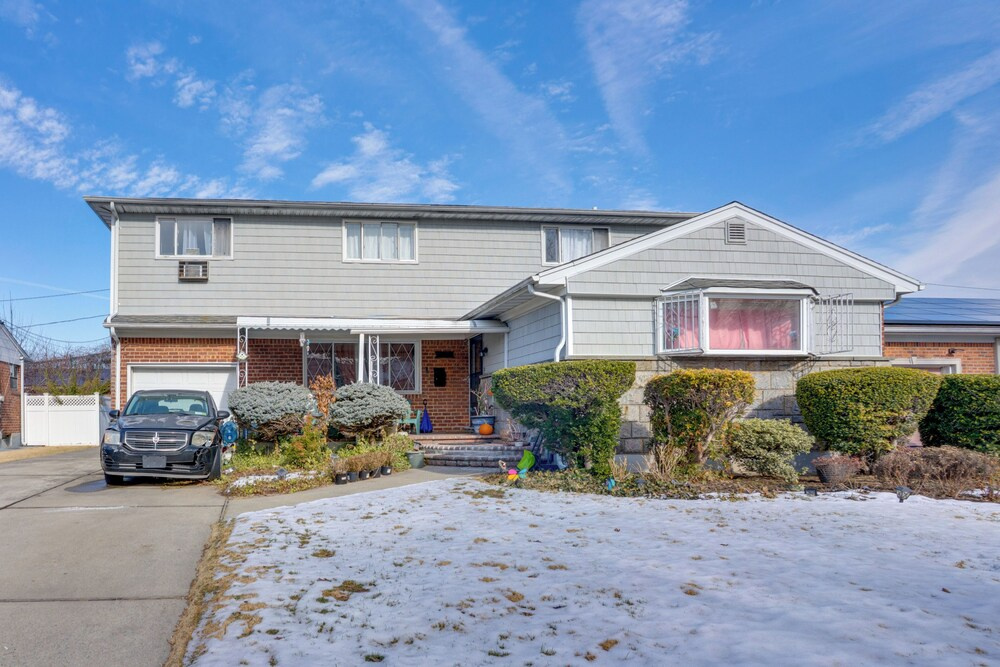 1 Mi to UBS Arena! Pet-friendly Elmont Apartment
