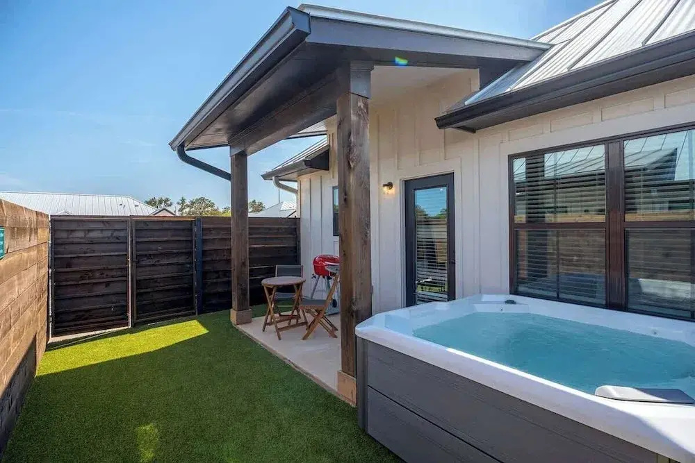 Ricky's Roost With Hot Tub