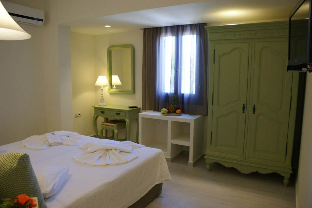 Standard Double room (full double bed)