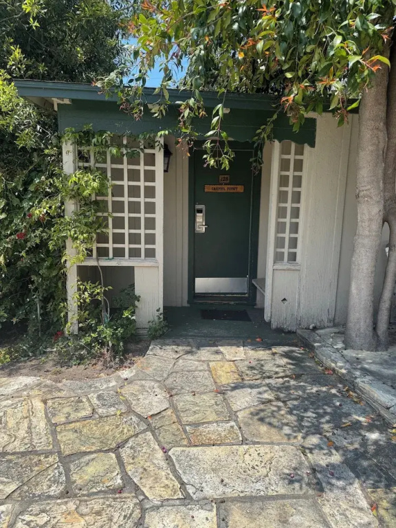 Standard Cottage
