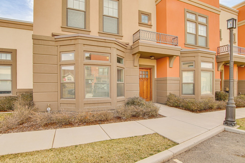 Hike, Golf & Unwind! Mtn-view Cedar City Townhome