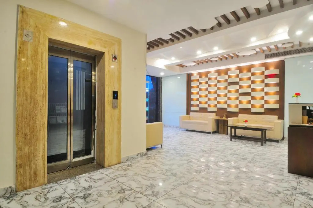 Lobby & Reception
