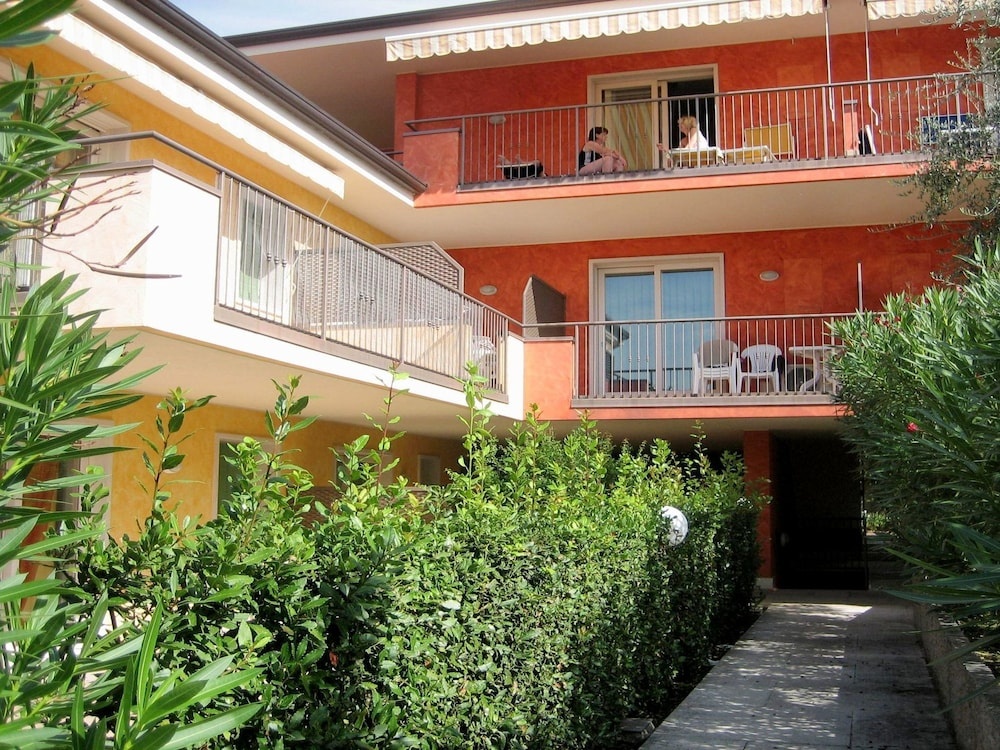 Welcoming Holiday Home in Lazise with Garden near Lake Garda