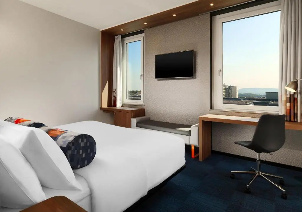 Breezy High floor Double room (full double bed)